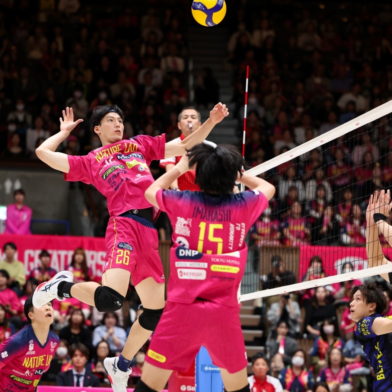 世体：施洛特贝克仍犹豫与多特续约，皇马与巴萨将争夺他